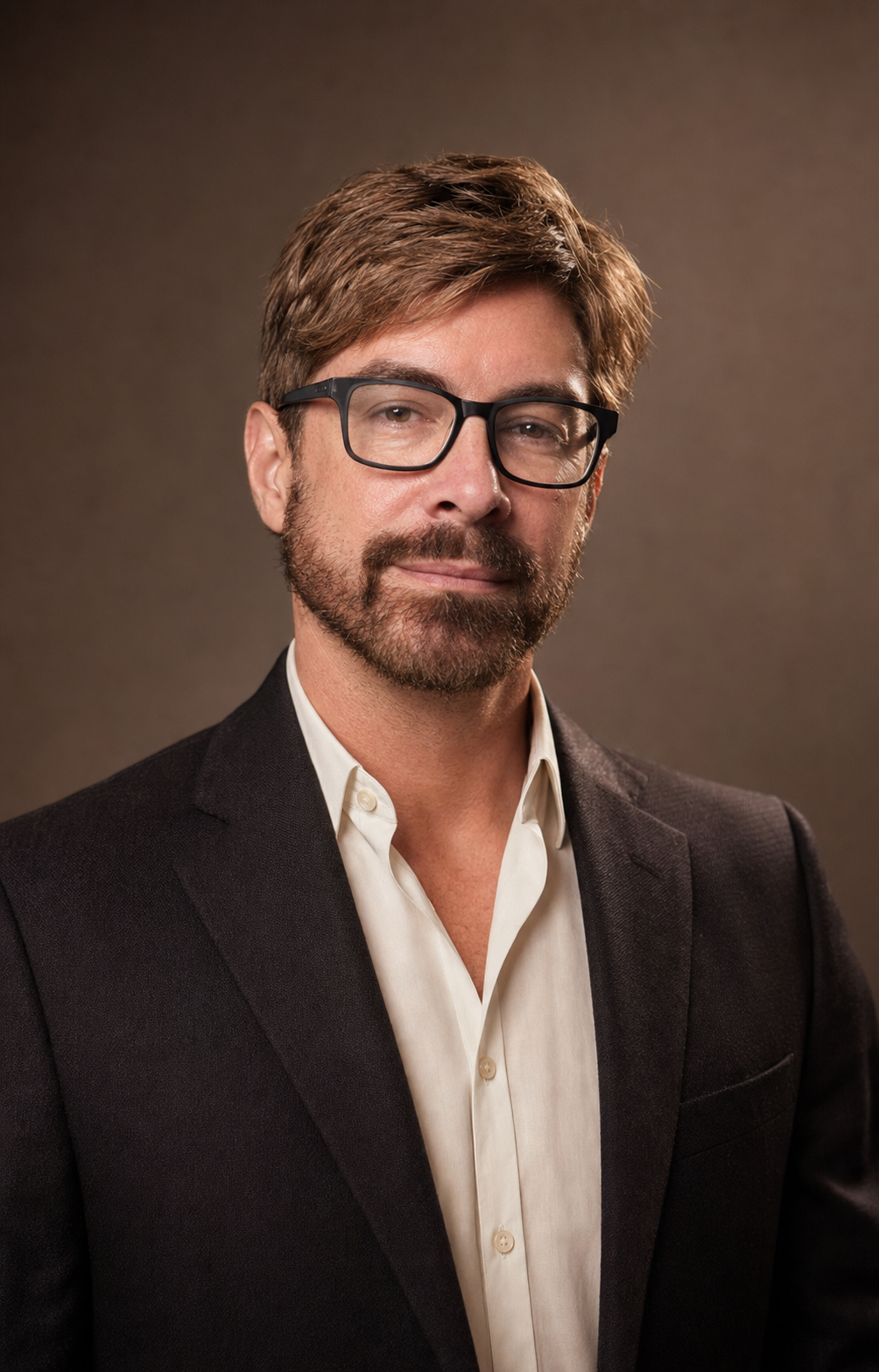 Editorial portrait of Dr. Leonardo Castro